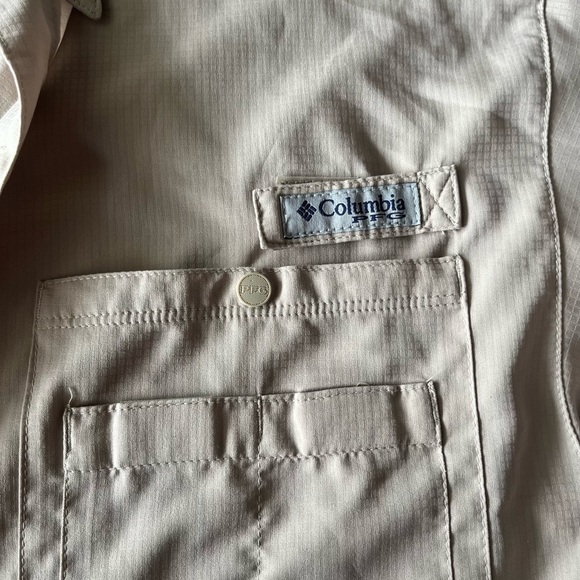 Columbia Tan Lightweight Casual Shirt - Picture 4 of 7